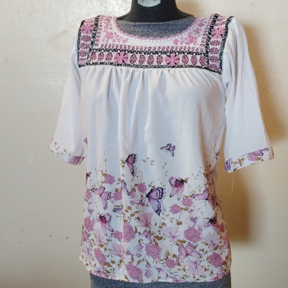 Typical women butterfly 🦋 blouse from Oaxaca.